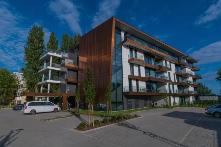 BJ81 Suite Hotel Отели в г. Шиофок