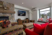Carleton Lodge, with huge Mountain Facing Patio!! Great property for families!