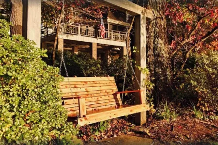 Landover Lodge by Avantstay Waterfront + Dock Отели рядом с достопримечательностью «Trump National Golf Club Charlotte»