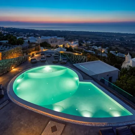 Aperanto Suites Отели рядом с достопримечательностью «Пляж мыса Колумбо»