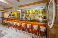 Alea Hotel Apartments - bar