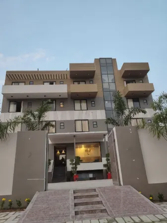 Hotel the Golf Отели рядом с достопримечательностью «Medanta Hospital Lucknow»