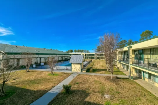 Super Inn & Suites by OYO Milledgeville