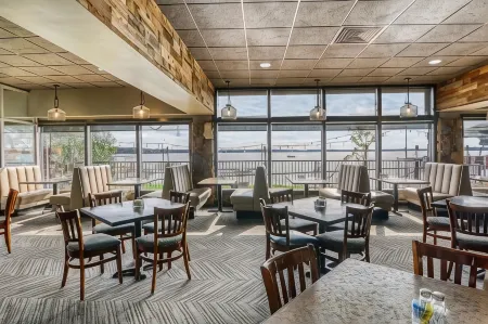 Holiday Inn DETROIT LAKES - LAKEFRONT by IHG