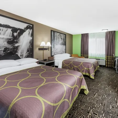 Super 8 by Wyndham Warrensburg