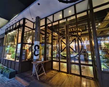 เอ็มบูทีคสเตชั่น 18 โรงแรมในอีโปะฮ์