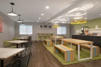 Spark by Hilton West Coxsackie - parking