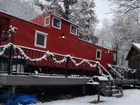 Romantic Get-a-Way!! 1954 Rail Road Caboose!! Relaxing Hot Tub! Hotels in Freeman