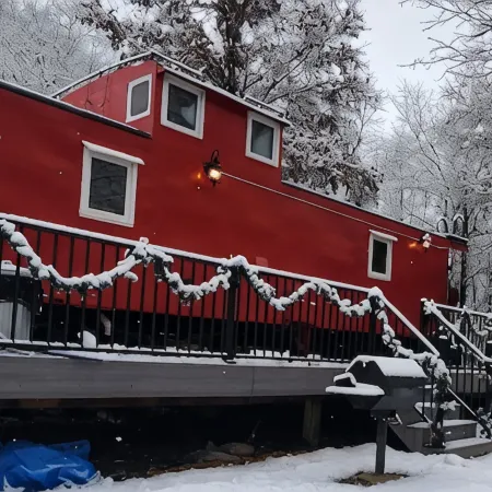 Romantic Get-a-Way!! 1954 Rail Road Caboose!! Relaxing Hot Tub!