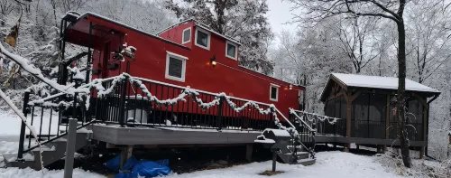 Romantic Get-a-Way!! 1954 Rail Road Caboose!! Relaxing Hot Tub! - 3-Star
