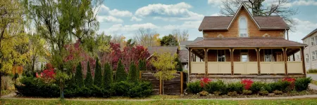 Elora Studio Apartment Отели в г. Wellington County