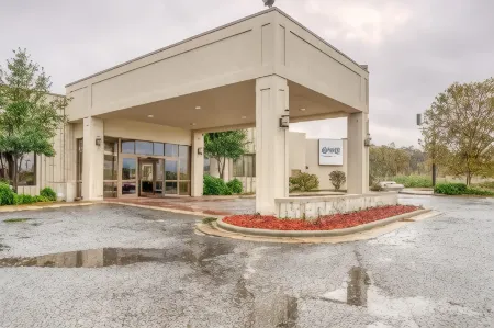 OYO Hotel Burlington South Отели в г. Грейам