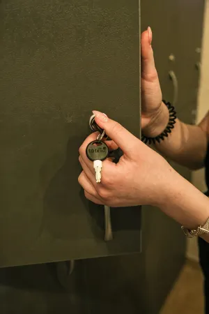 Capsule Hotel Atmosphere Отели рядом с достопримечательностью «Памятник бездомной собаке»