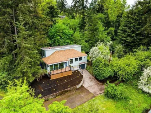 Contemporary 3bedroom / 2 bathroom house close to UO