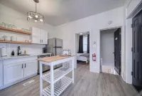 The Rexburg Cottage - a newly remodeled 1940s home with a modern farmhouse feel! Hotels in Rexburg