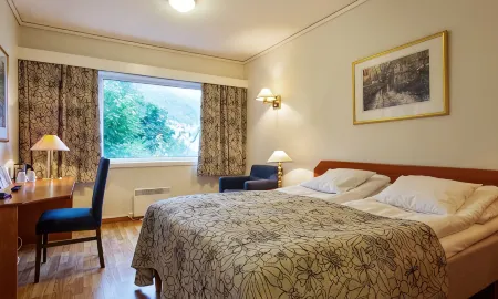 Thon Partner Hotel Måløy Отели в г. Бремангер
