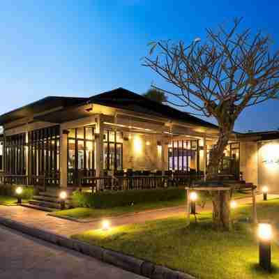 โรงแรมเดอะริเวอร์ นครพนม Hotel Exterior