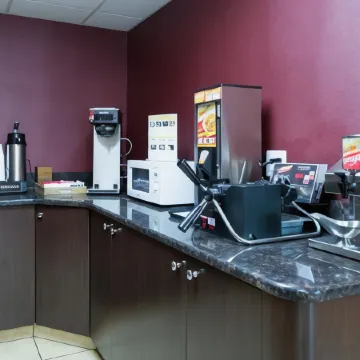 Travelodge by Wyndham Romulus Detroit Airport