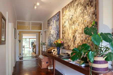 John Bauer Pottery Studio Отели рядом с достопримечательностью «Camelot Spa at The Table Bay»