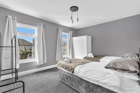 3BR, 2 bath, driveway, garden