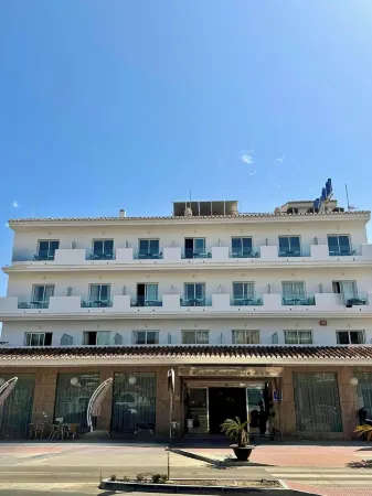 Hotel Santa Rosa Отели рядом с достопримечательностью «Piso de Torrox»