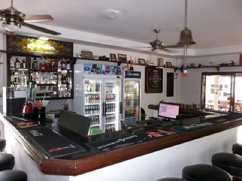 Bar Ryans Resort Photo