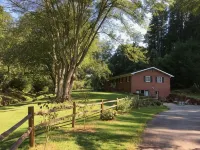 The Ashe Farm Hotels in Mars Hill