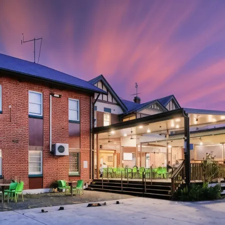 Maclean Hotel