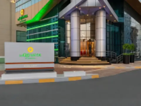 La Quinta by Wyndham Abu Dhabi Al Wahda Hotel in zona Centro commerciale Khalidiyah Mall