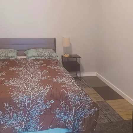 Large cabin - all appliances - 3 miles from large lake; River Tubing, water park