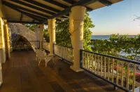 Casa Marazul - Beachfront House With Gorgeous Pool and Huge Rancho - 3 Sao