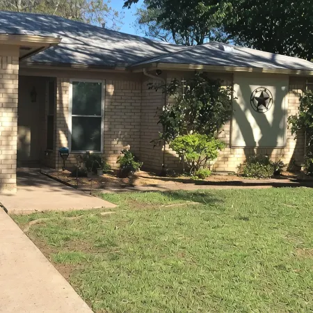 Fully Furnished 3/2 with pool for 30+ day stays in Arlington Texas!