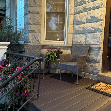 The Wrigleyville VIP- Luxury unit, a block from Wrigley Field, Cubs Fan Favorite