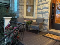 The Wrigleyville VIP- Luxury unit, a block from Wrigley Field, Cubs Fan Favorite - 방갈로