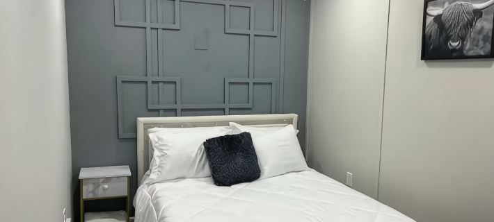 Yellow door apartment Hotels in Wayne County