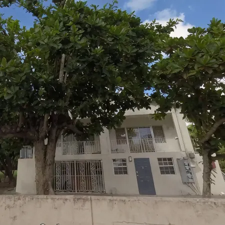 Almond Tree Studio - Modern A/C Apartment w/2 Queen beds in St. James