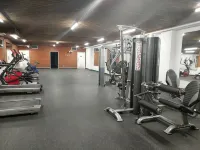 Crestwood Hotel - Gym