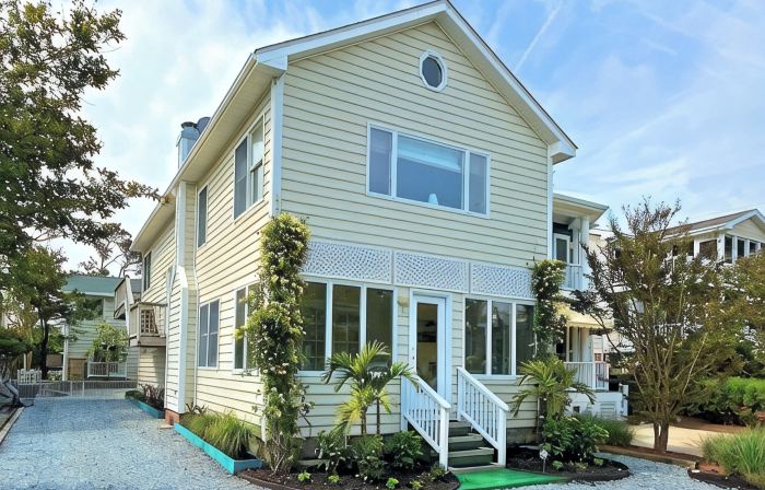 Oceanblock 4 bed / 4 full baths with Courtyard, Outdoor Shower, 2 Decks