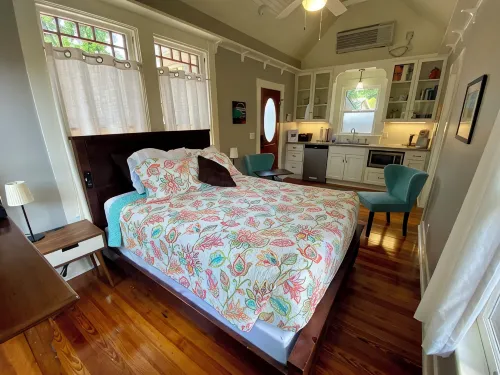 La Casita on Simon.  A Quaint Cottage Behind Our Home in Historic Southtown Satx