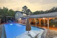 Private Retreat w/ Pool, Patio, BBQ! 6BR 3BA Gem - Private Pools