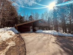 3-bedroom chalet in fabulous Bartlett, wonderful spot close to Storyland