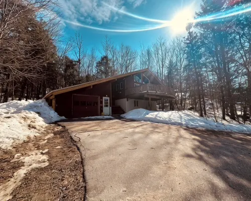 3-bedroom chalet in fabulous Bartlett, wonderful spot close to Storyland Hotels in Glen