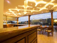 Heaven Seven Kandy - ที่มีบาร์