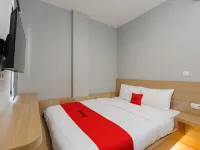 RedDoorz Plus @ Kedaton Lampung Hotels in Kedaton