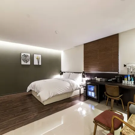 Suwon Saint Hotel Отели рядом с достопримечательностью «Парк Сохо»