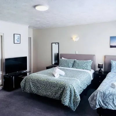 Merivale Court Large Studio-Unit 3 해글리 공원 주변 호텔