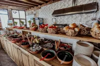 Kismet Cave Mansion - Breakfast