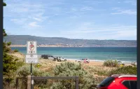 Sea Dunes Luxury Apartment - 10 steps to the beach - Parkplatz