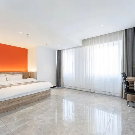 Minimalist Hotel