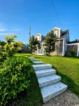 Entire cottage, walk to/from ferry & downtown, newly renovated, parking on site